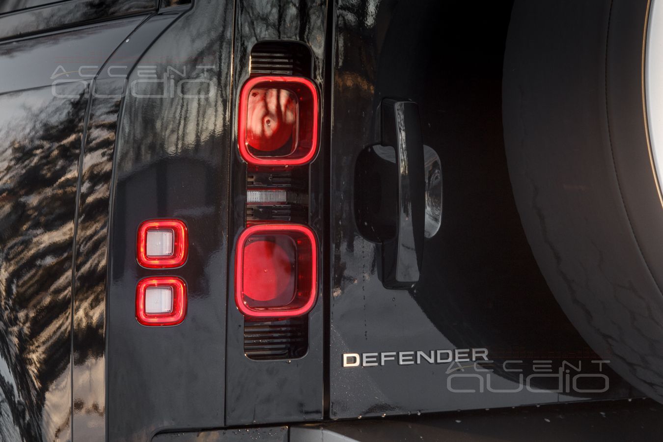 Hi-End из Германии для великолепного английского внедорожника LR Defender