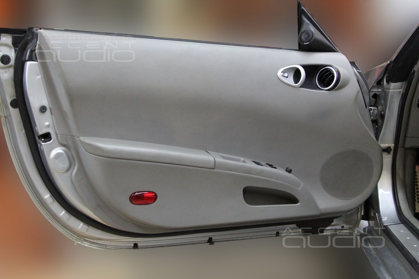 Установка акустики Focal Performance в Nissan 350Z