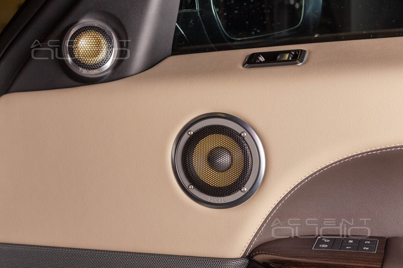 Вариация вторая: с сеточкакми. Установка СЧ и ВЧ излучателей Focal K2 Power в защищенном виде