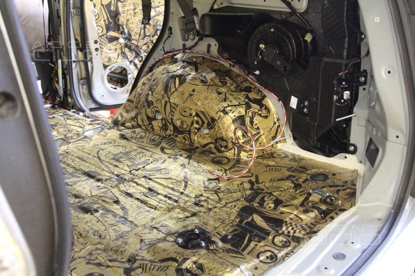 Шумоизоляция Mitsubishi Pajero