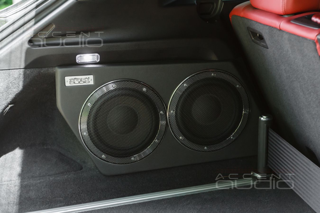 Наша прелесть: сдвоенный сабвуфер-стелс на базе головок Brax ML8SUB для нового Porsche Cayenne