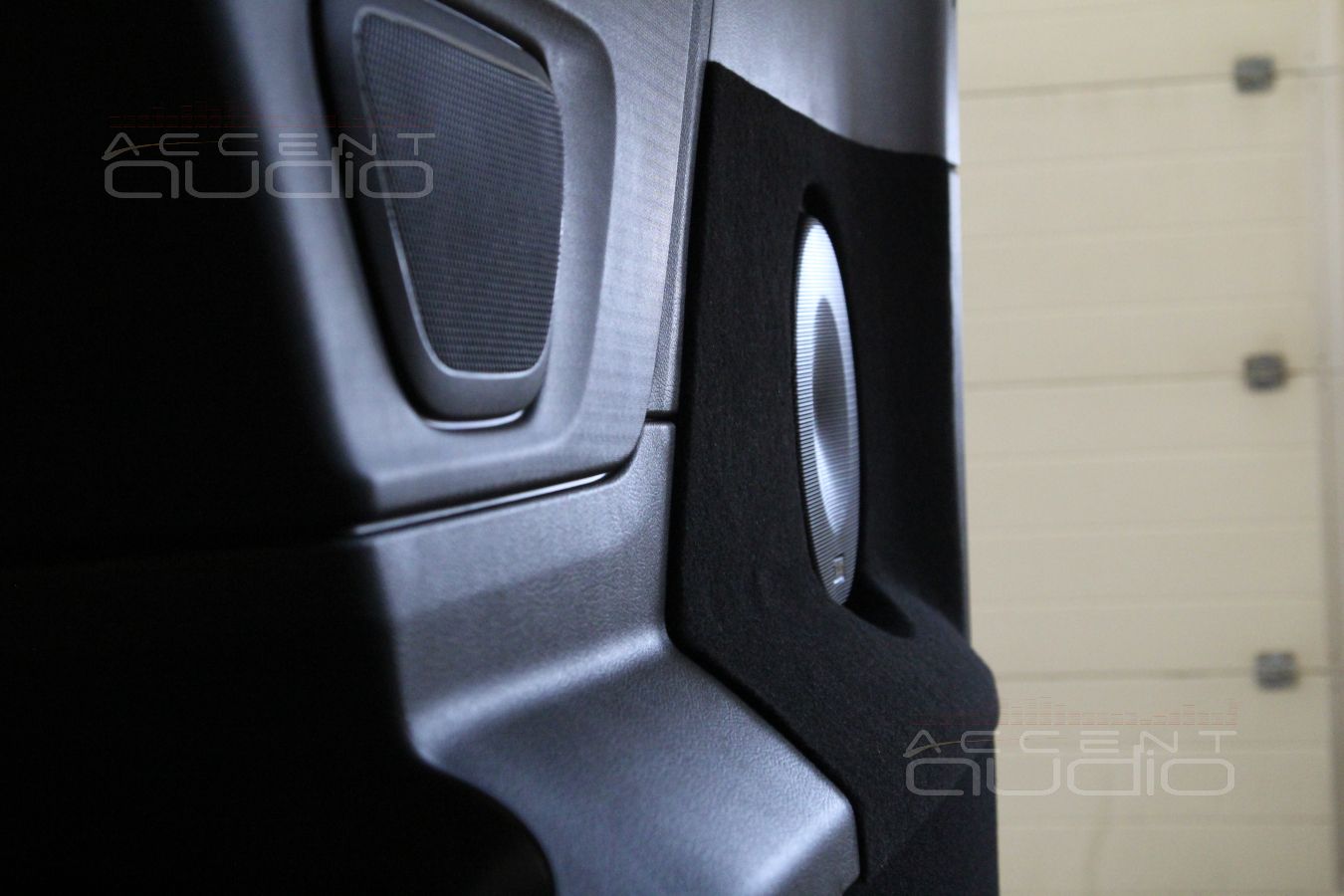 Сабвуфер – штатно !