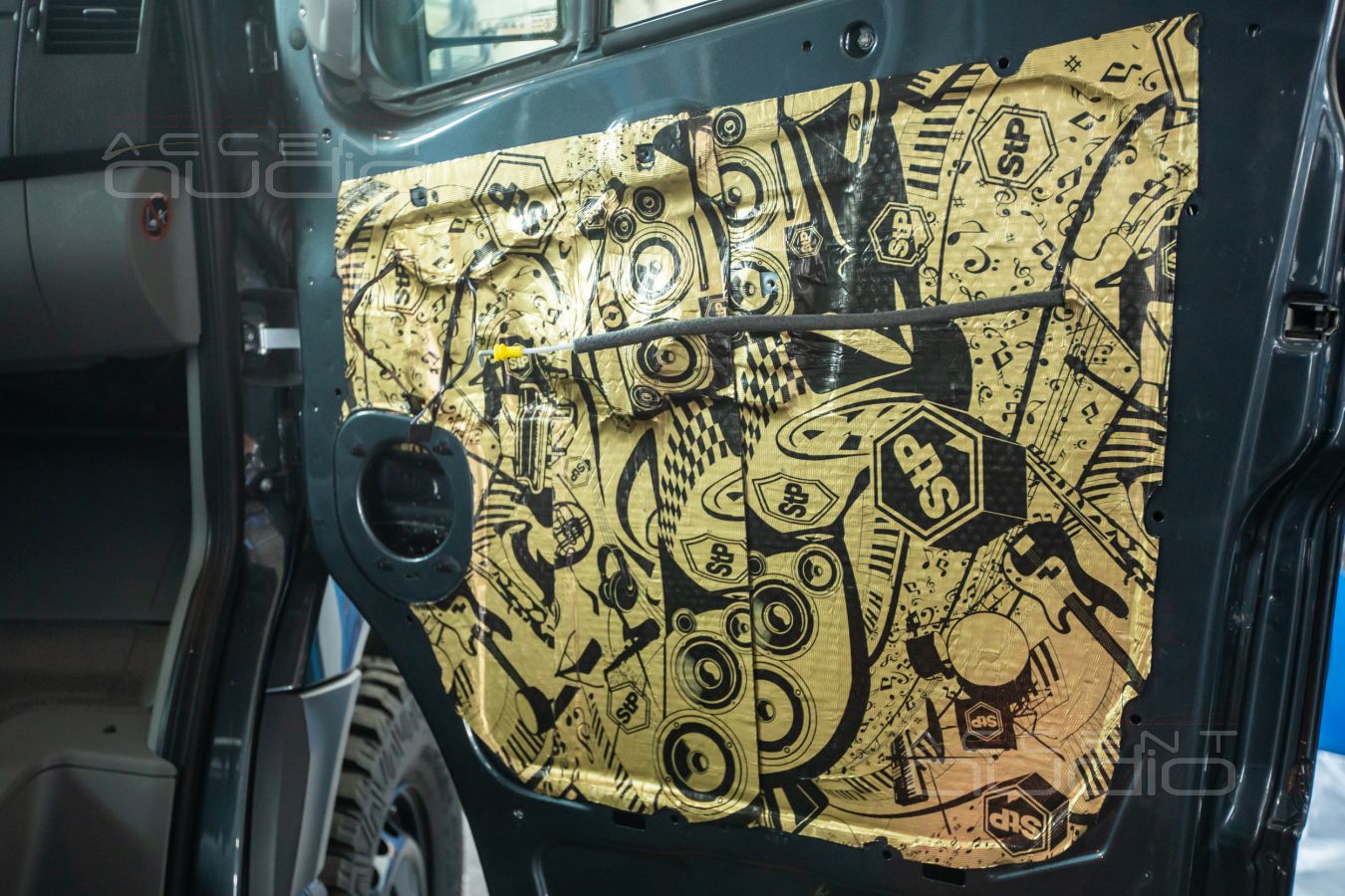 Аудиоподготовка дверей Mercedes-Benz Sprinter CS-Reisemobile