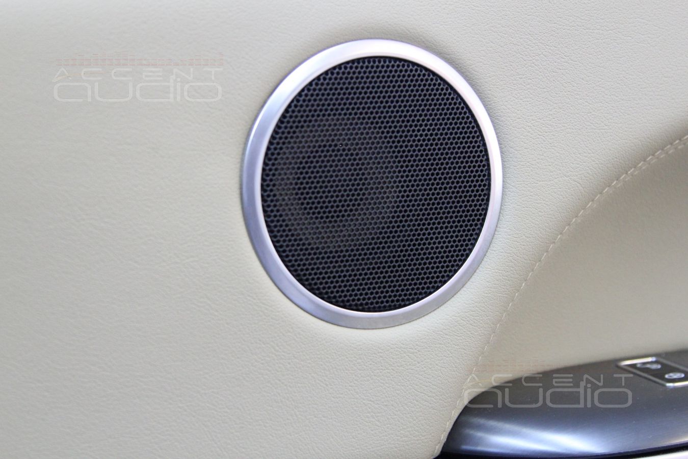 Установка трехполосной акустики Focal в Range Rover Sport