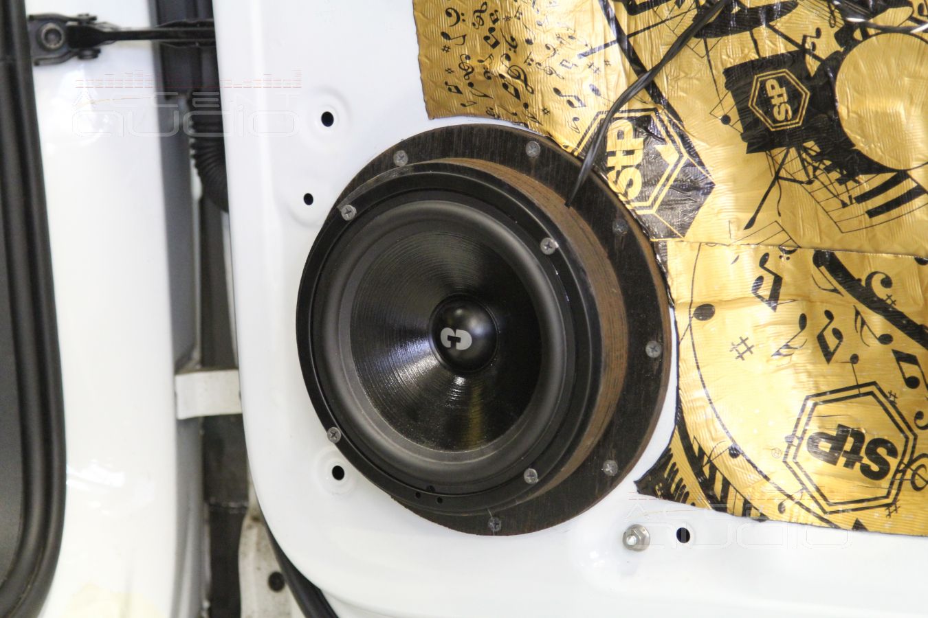 Фронтальная акустика в A6 2018-го