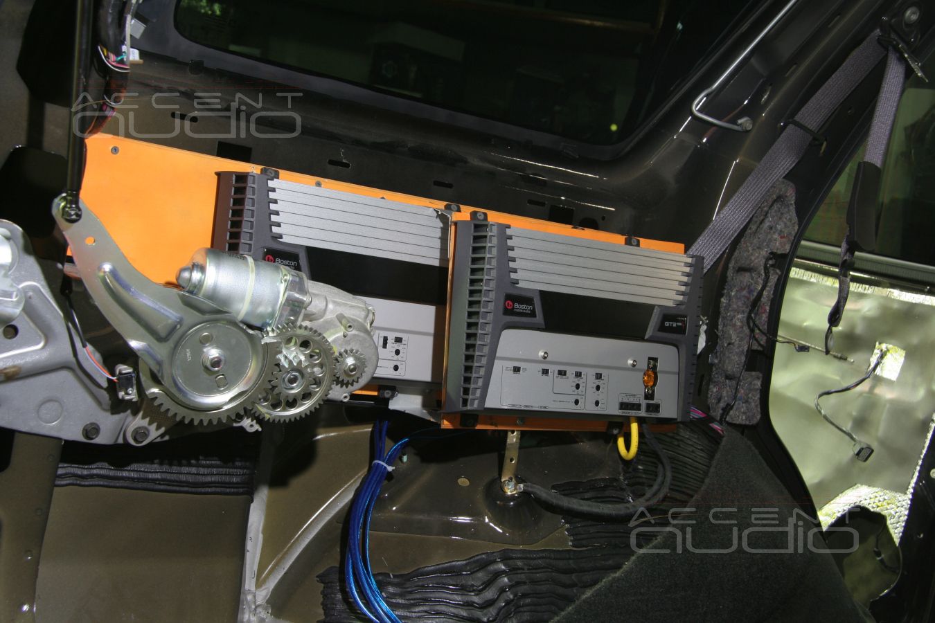 Скрытая Установка усилителей Boston Acoustics в Chevrolet Tahoe