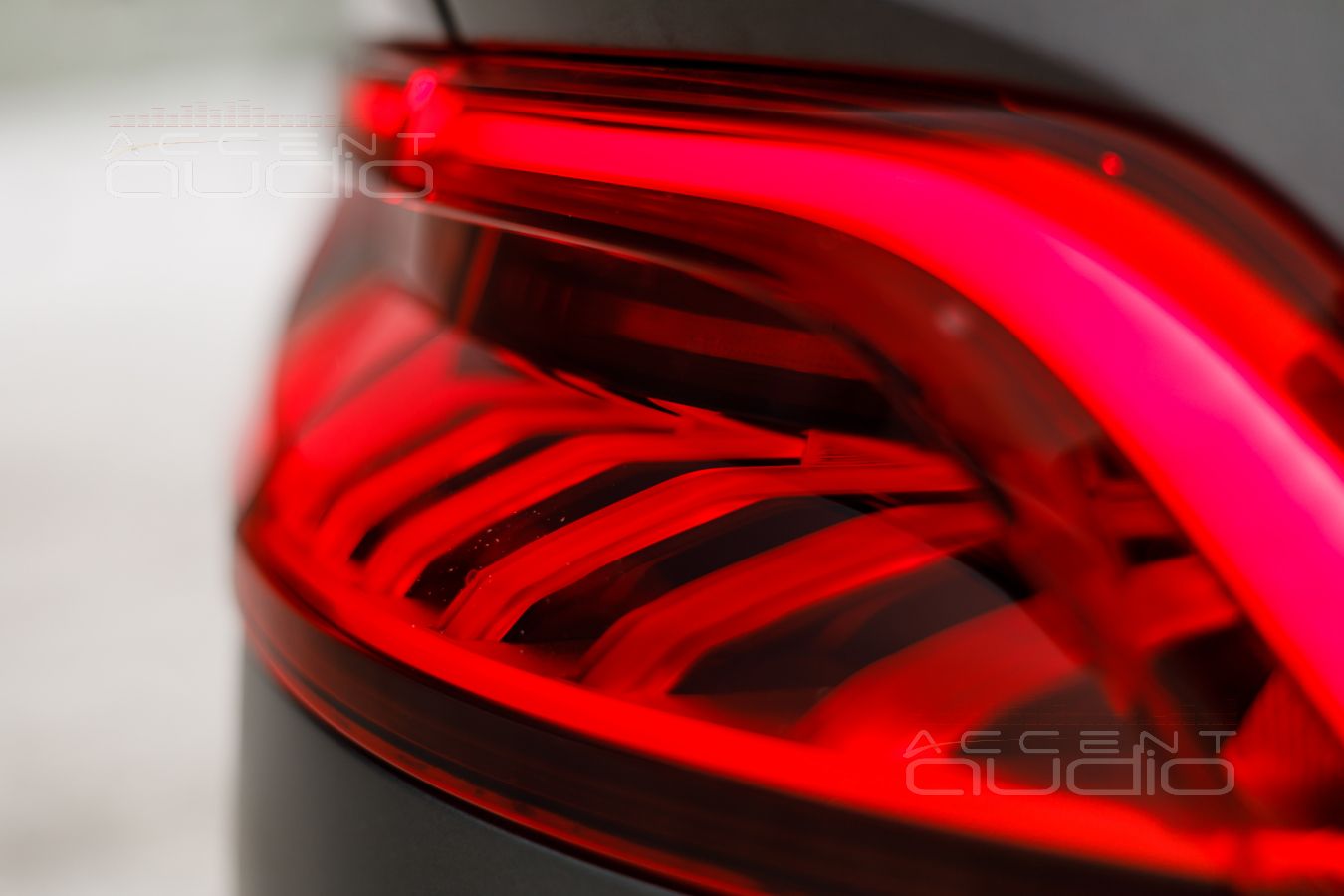 Почему аудиосистема на компонентах Helix, Brax, Dego и Mosconi настолько лучше штатной ?