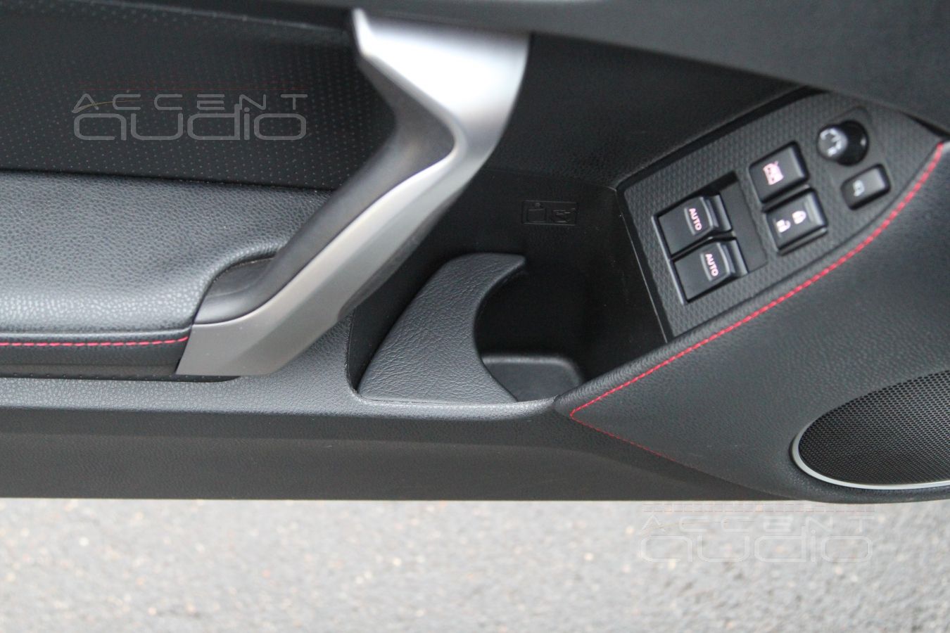 Держатели бутылок в дверях...