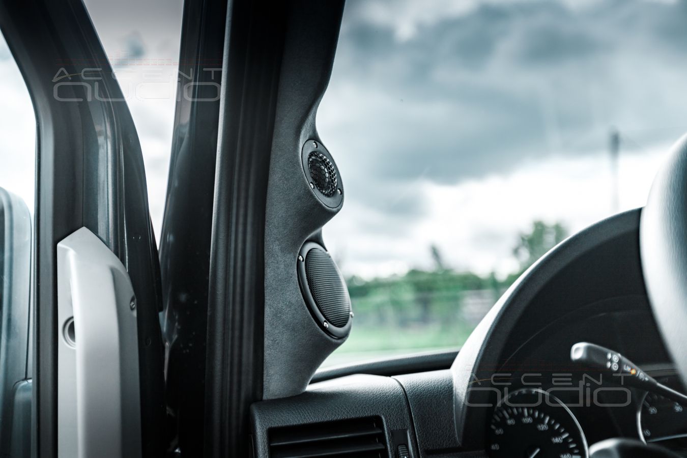 Подиумы под СЧ-ВЧ звено: правильное размещение новой акустики в Mercedes-Benz Sprinter CS-Reisemobil