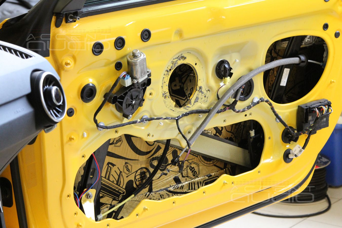 Шумо-виброизоляция кузова Audi TT