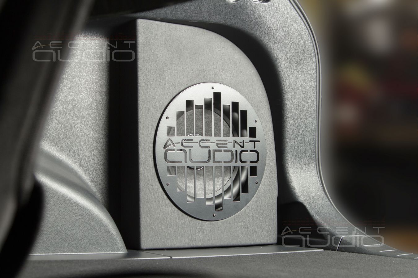 Полная интеграция сабвуфера: новый Eton Graphit 10 в Toyota Rav4