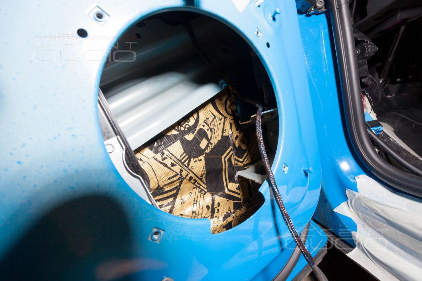 Установка новой акустики в Audi Q3: аудиоподготовка дверей и Focal Flax