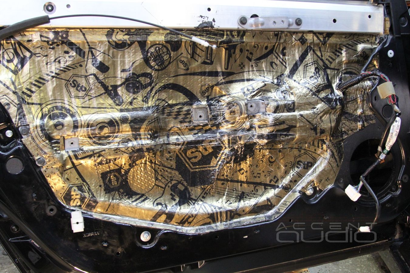 Шумоизоляция дверей Nissan GT-R в 3 слоя