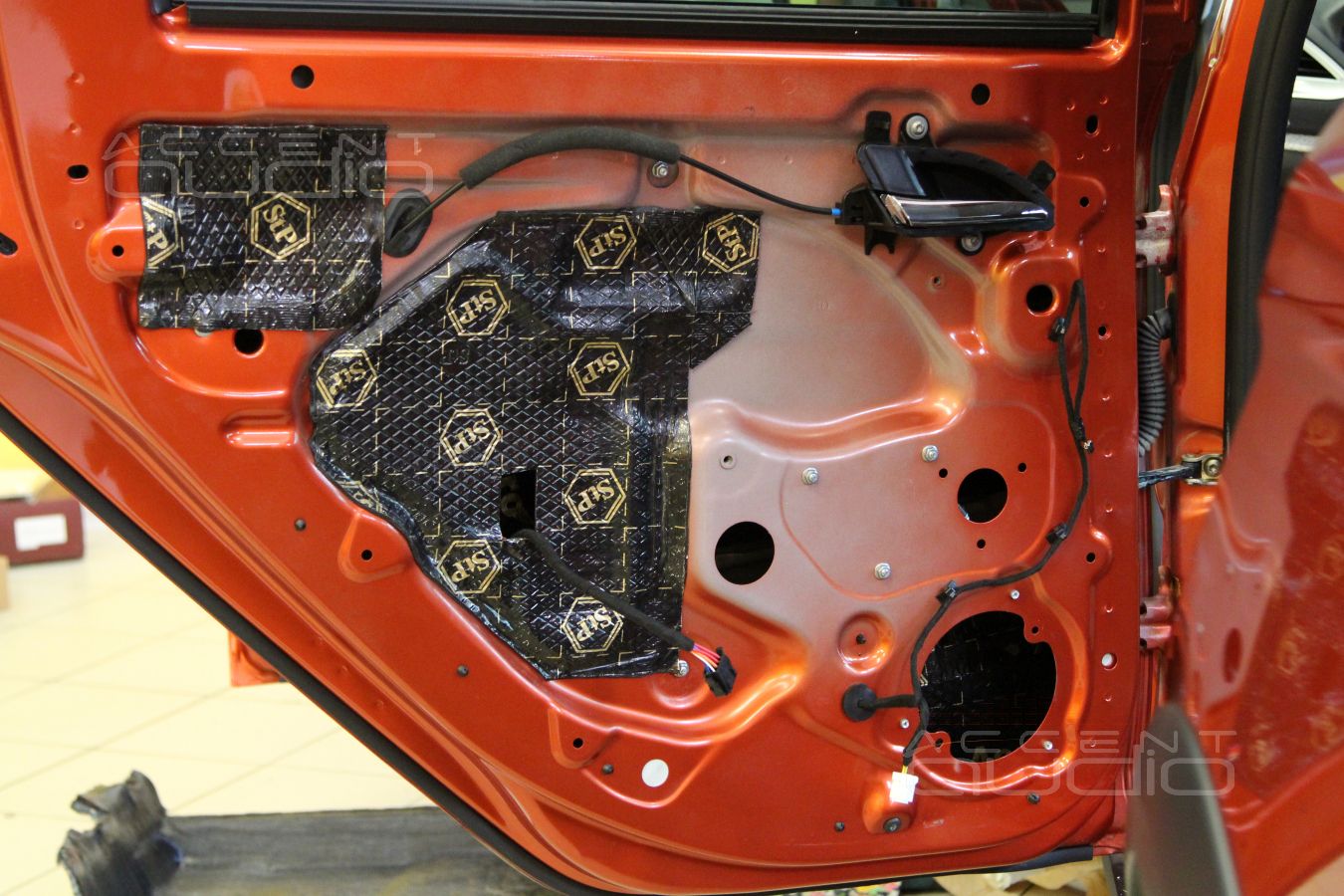 Шумоизоляция задних дверей ( в фотографиях )