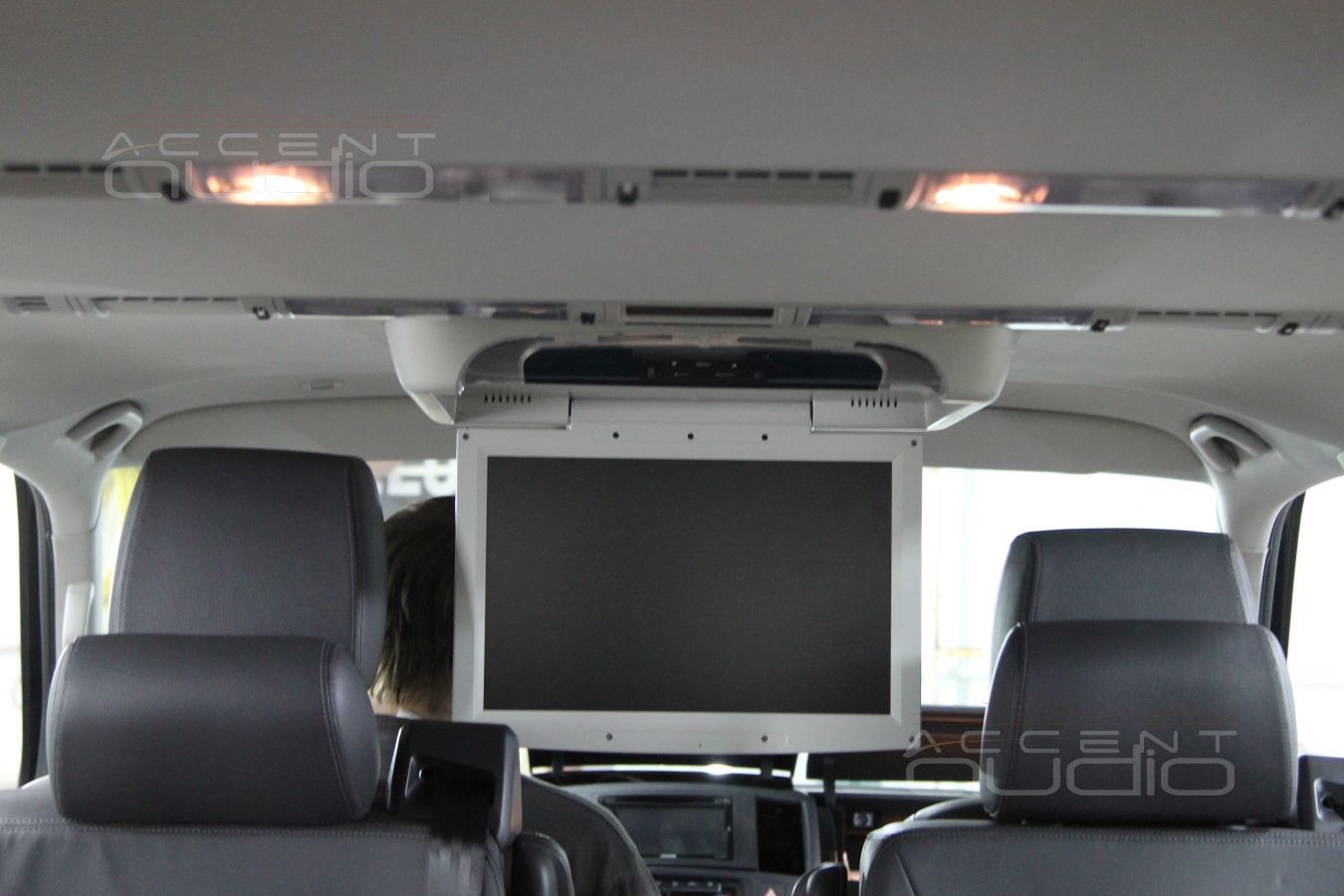 Потолочный монитор в Volkswagen Multivan