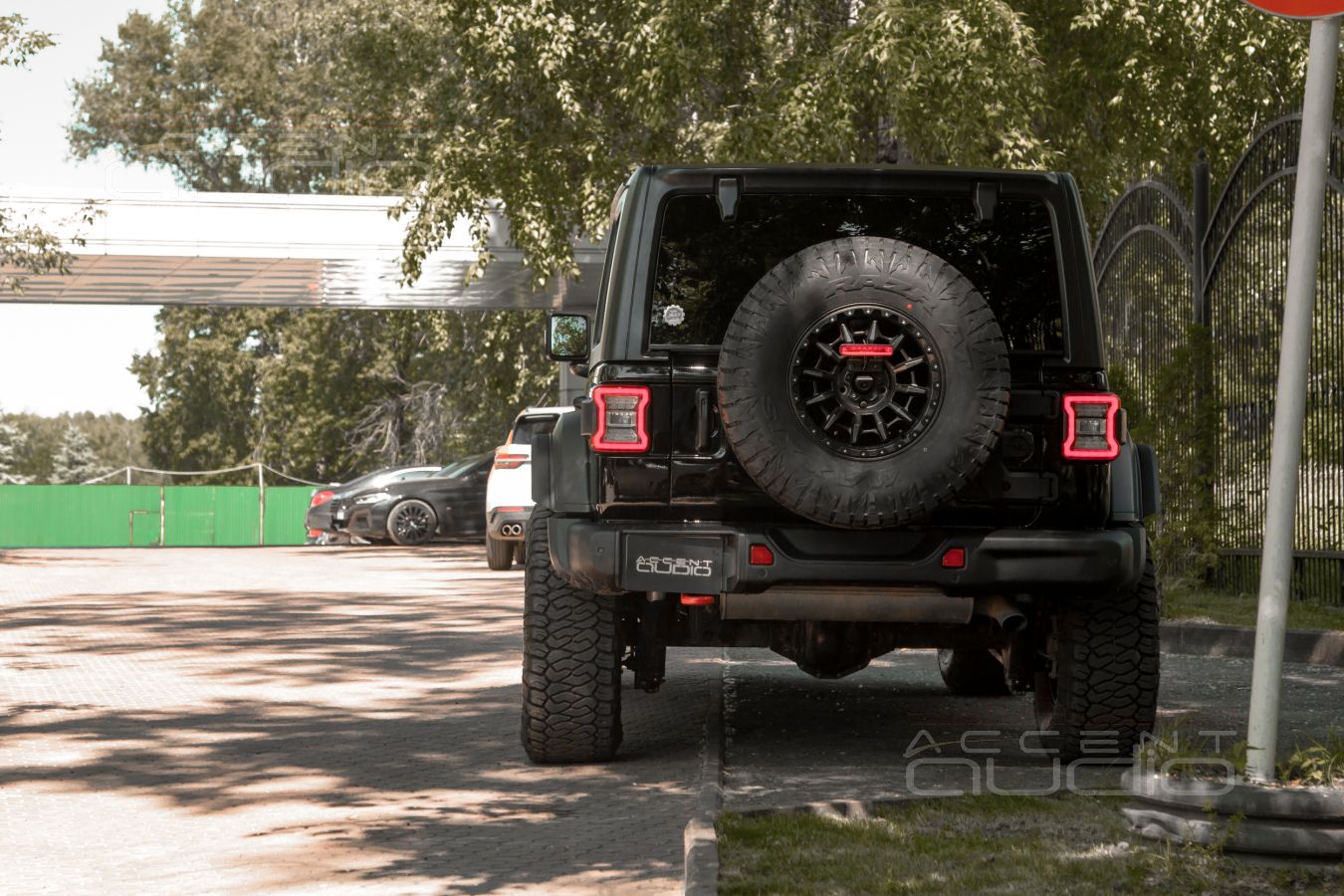 Особенности звука Alpine в Jeep Wrangler Rubicon 2024