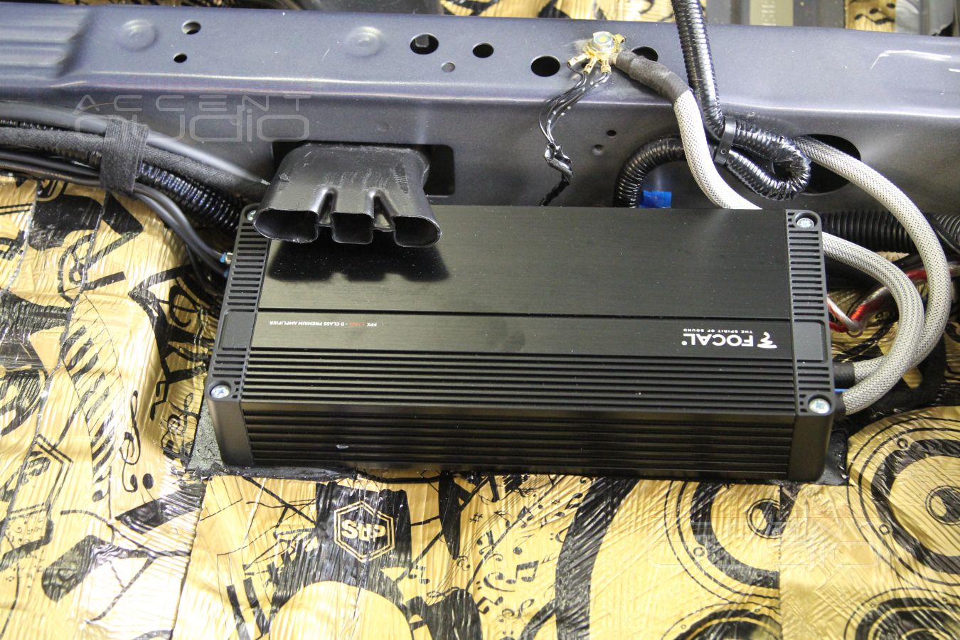 Установка усилителей в Honda CRV 2018 Mosconi Gladen One 130.4