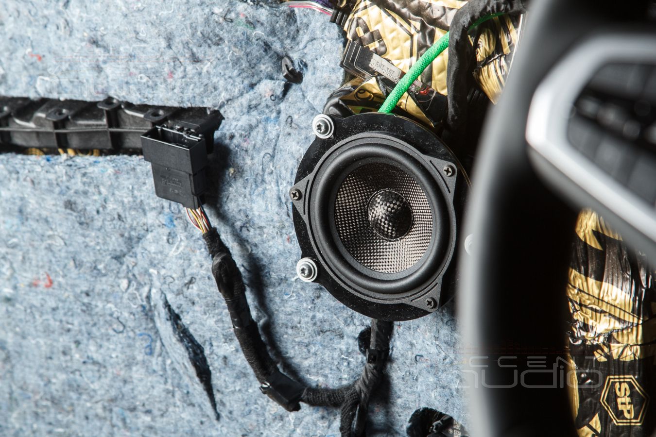 BLAM Signature S 100N24P и Focal IS BMW100 штатно в BMW X5