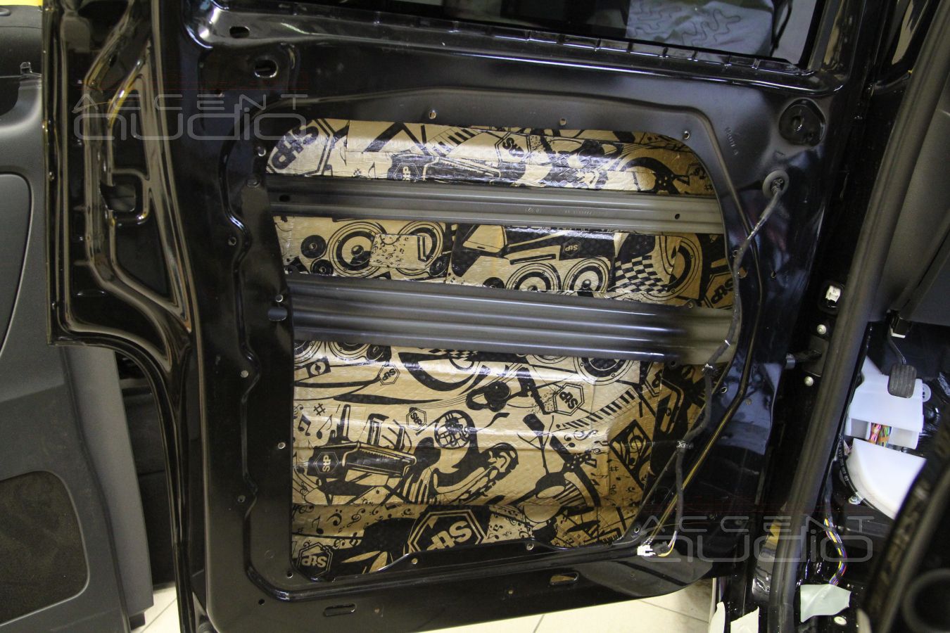 Шумоизоляция Mercedes Vito: двери и их обшивки