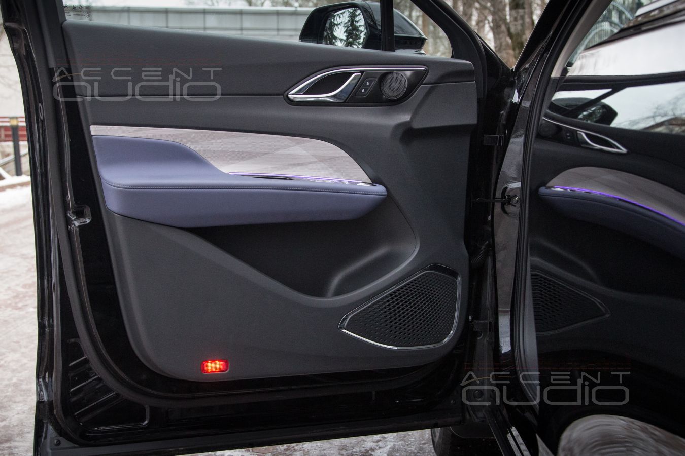 Решение: широкая полоса от Eton PRW 50 в штатных местах Hongqi HS3