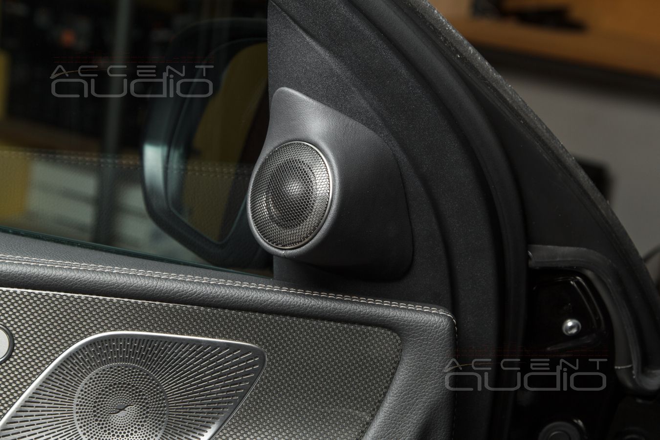 Красота и стиль твитеров Brax ML1 в интерьере Mercedes-Benz GLE Coupe AMG 53