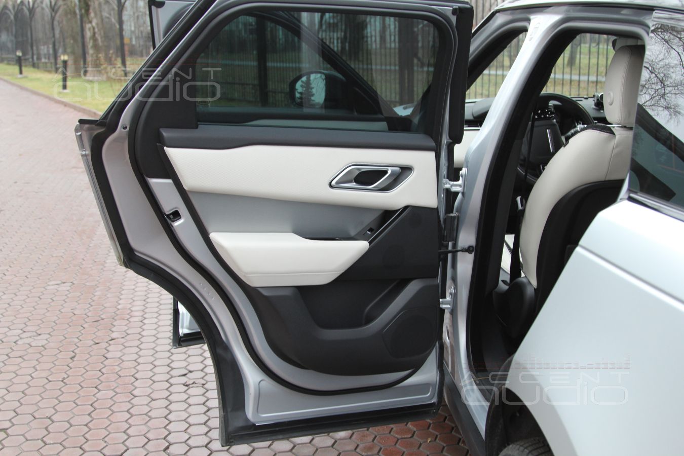 Аудиоподготовка Range Rover Velar, установка мидбасов Focal и великолепный пластик обшивок