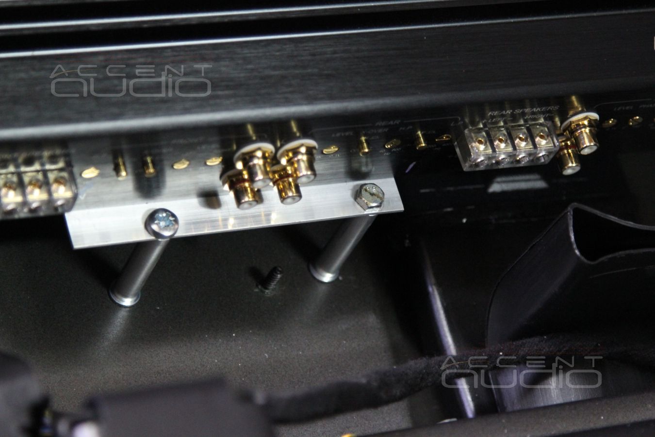 Установка усилителя и аудиопроцессора в LandRover Discovery Sport