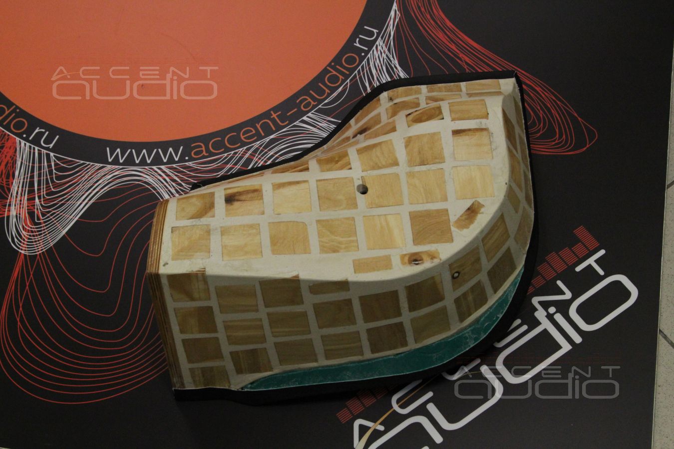 Сабвуфер-стелс – не искусство, а просто деталь автомобиля