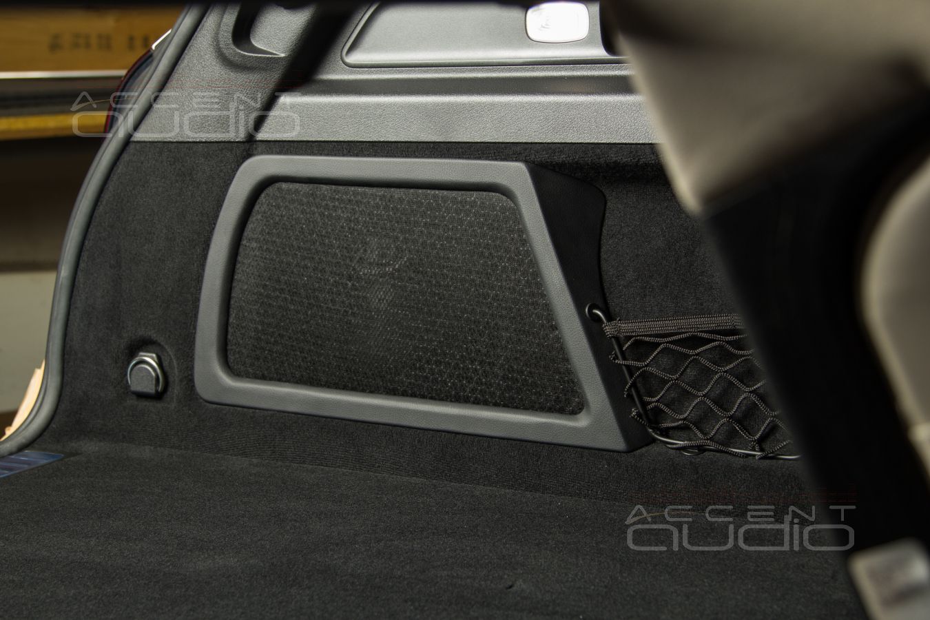 Модный сабвуфер Dego для Mercedes GLE – полная интеграция