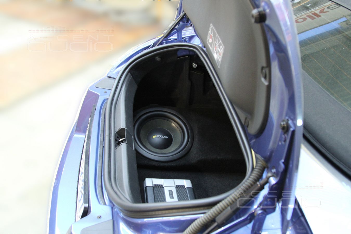 Chrysler Crossfire: в багажнике не только крыша.