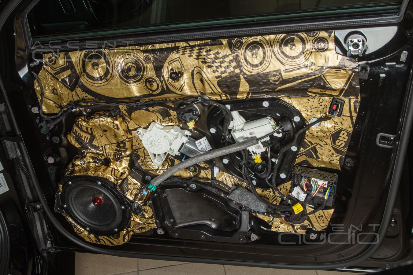 Мидбасы Ground Zero GZPK Reference 180 в новой Audi RS6 Avant штатно !