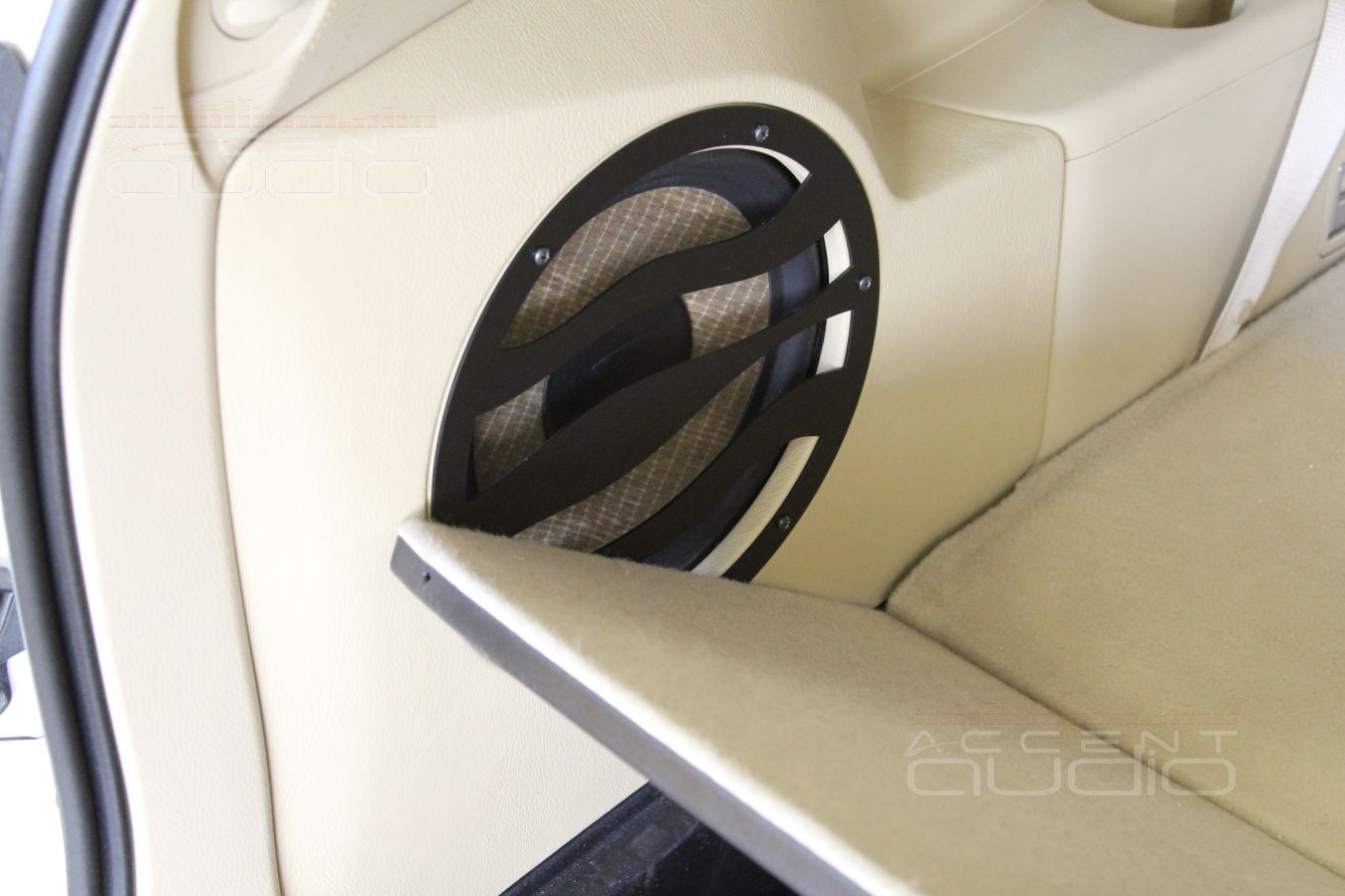 Установка сабвуфера Focal P25FS