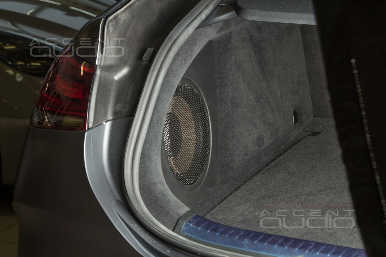 2023 Update: другой сабвуфер, но в том же стиле для Mercedes GLE Coupe