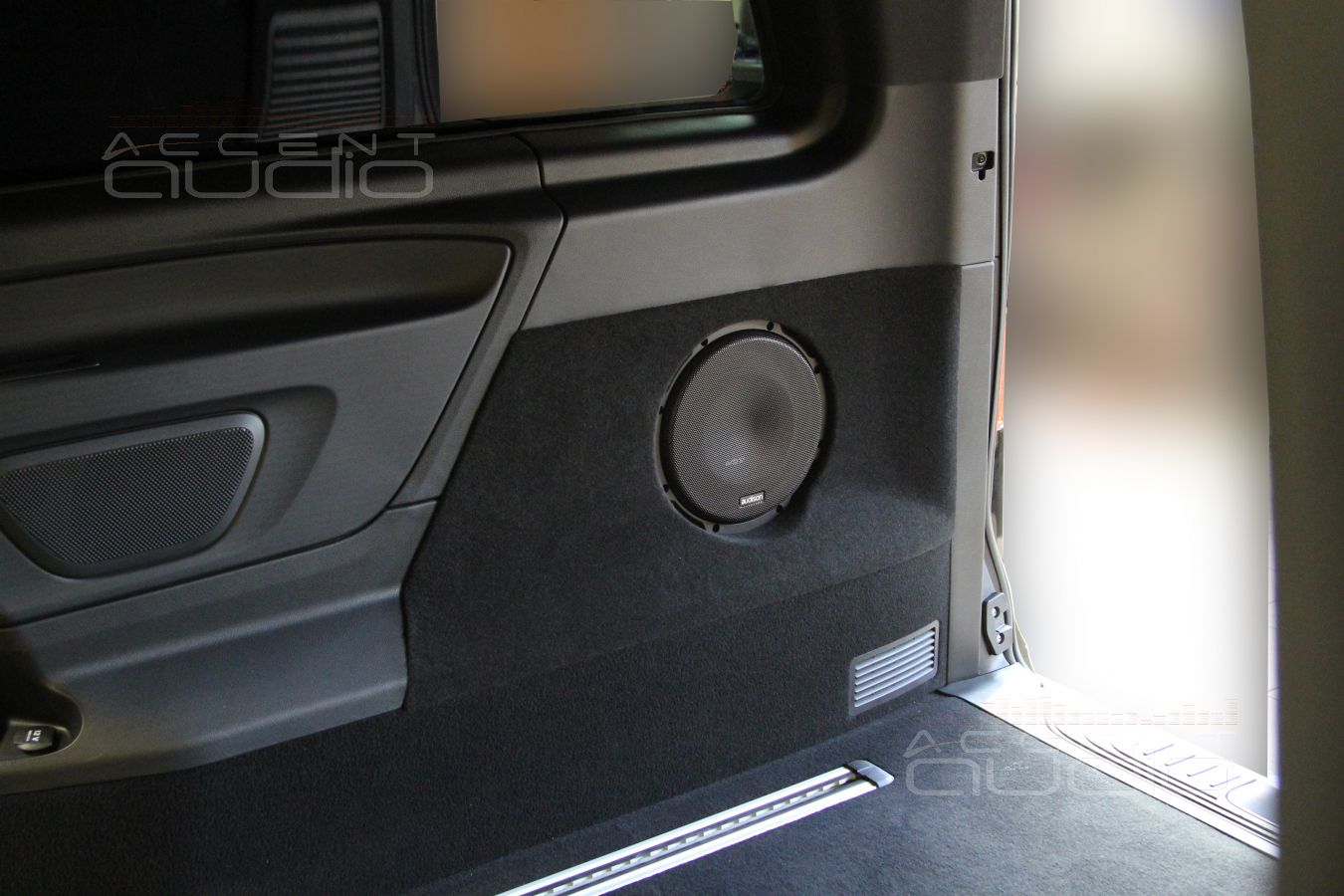 Сабвуфер – штатно !