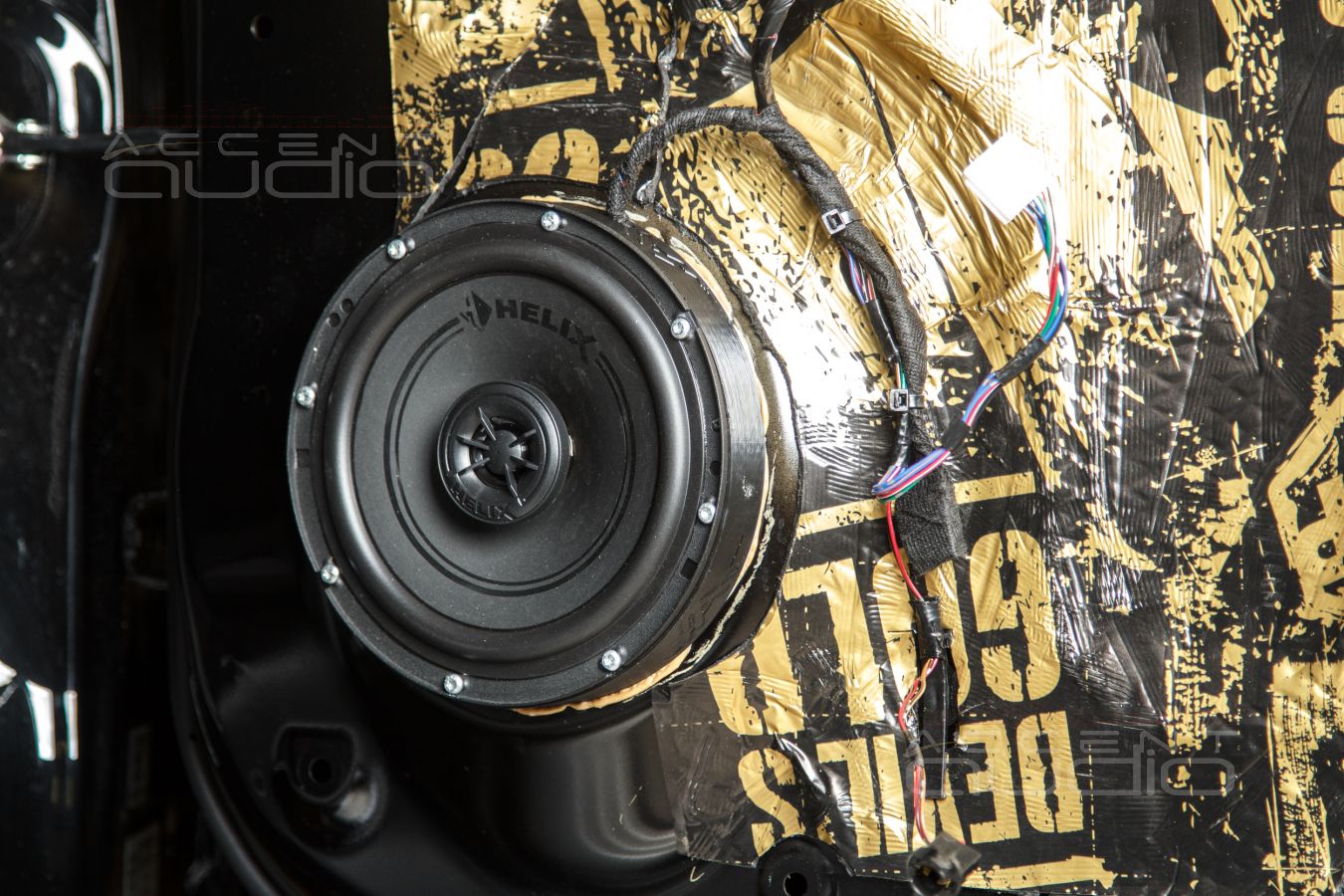 Установка фронтальных мидбасов Brax GL6 в Mitsubishi Pajero Sport