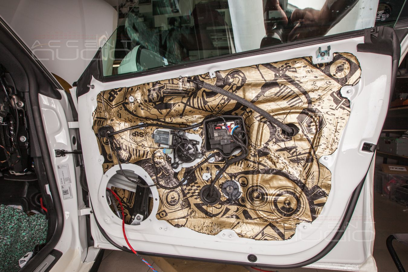 Установка мидбасов SOAudio и аудиоподготовка дверей Audi A5