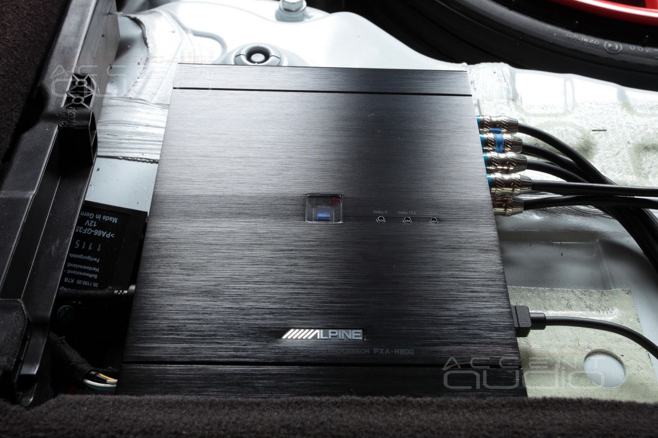 Установка усилителя и аудиопроцессора в Volkswagen Touareg NF