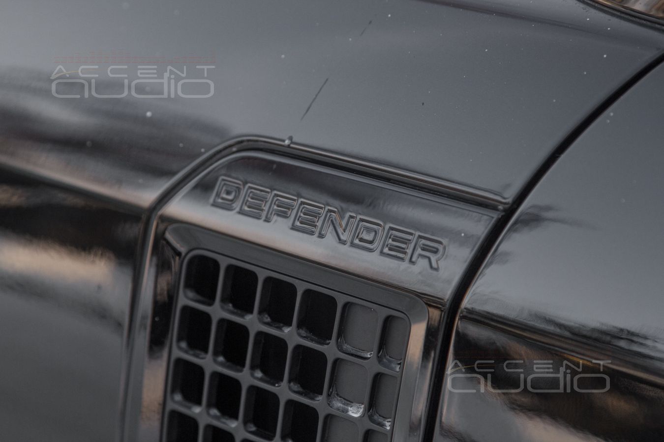 Hi-End из Германии для великолепного английского внедорожника LR Defender