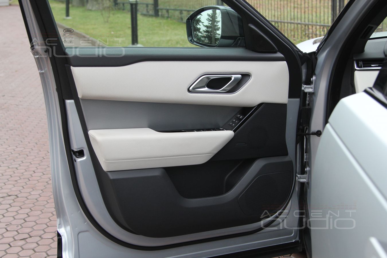 Аудиоподготовка Range Rover Velar, установка мидбасов Focal и великолепный пластик обшивок