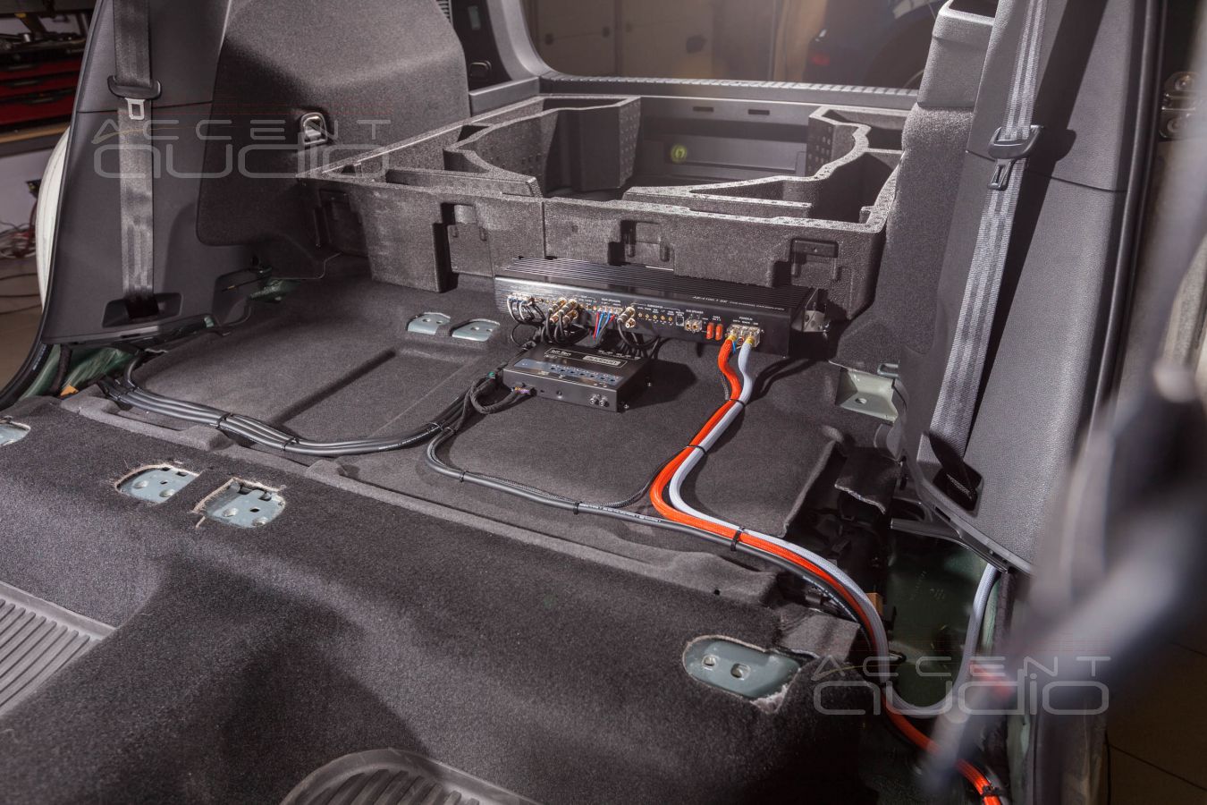 Установка усилителя и аудиопроцессора в Skoda KODIAQ