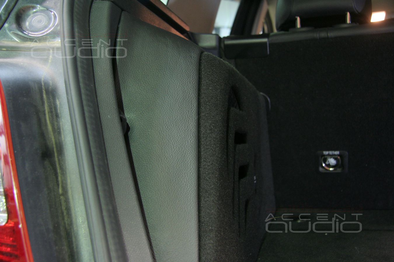 Сабвуфер Eton HEX в Mercedes GLK 350