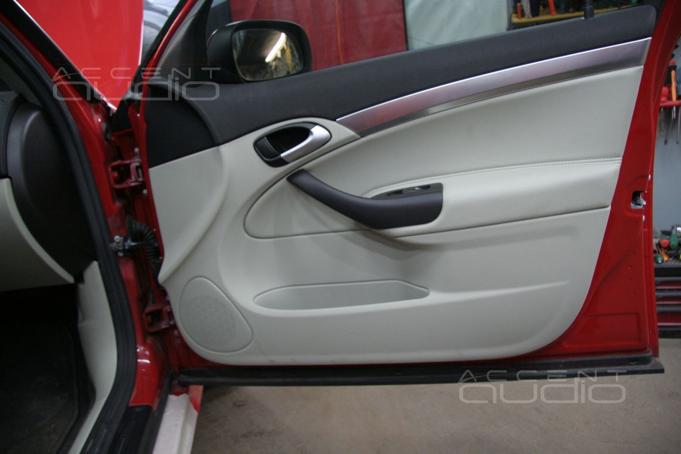 Saab 9.3 Aero: мультимедиа и звук соответствуют !