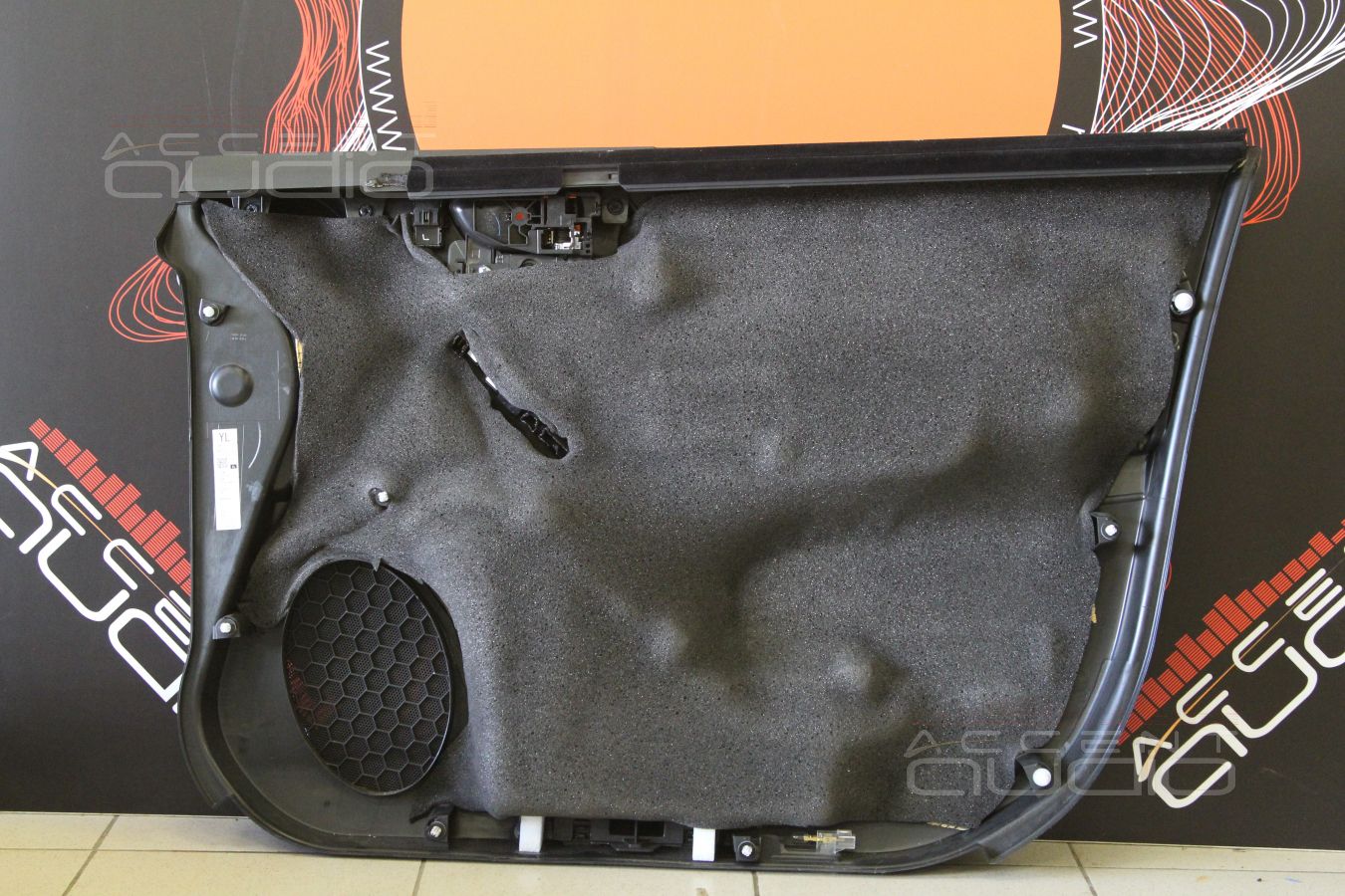 Аудиоподготовка дверей и установка мидбасов