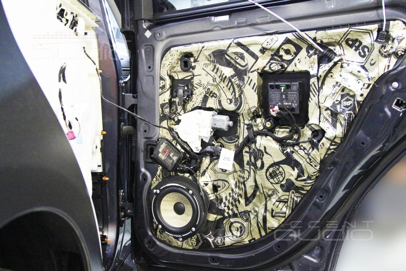 Установка акустики Focal в Mercedes ML