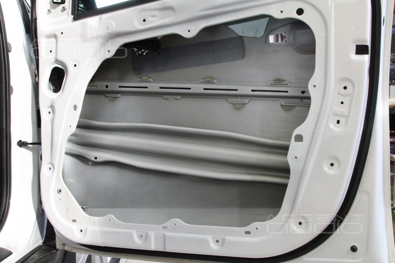 Шумоизоляция дверей и установка акустики