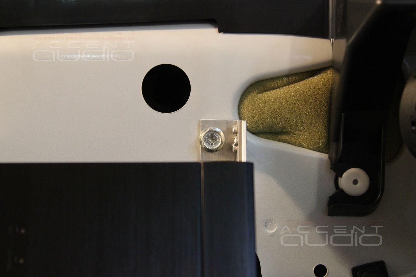 Установка усилителей E.O.S в Range Rover Discovery