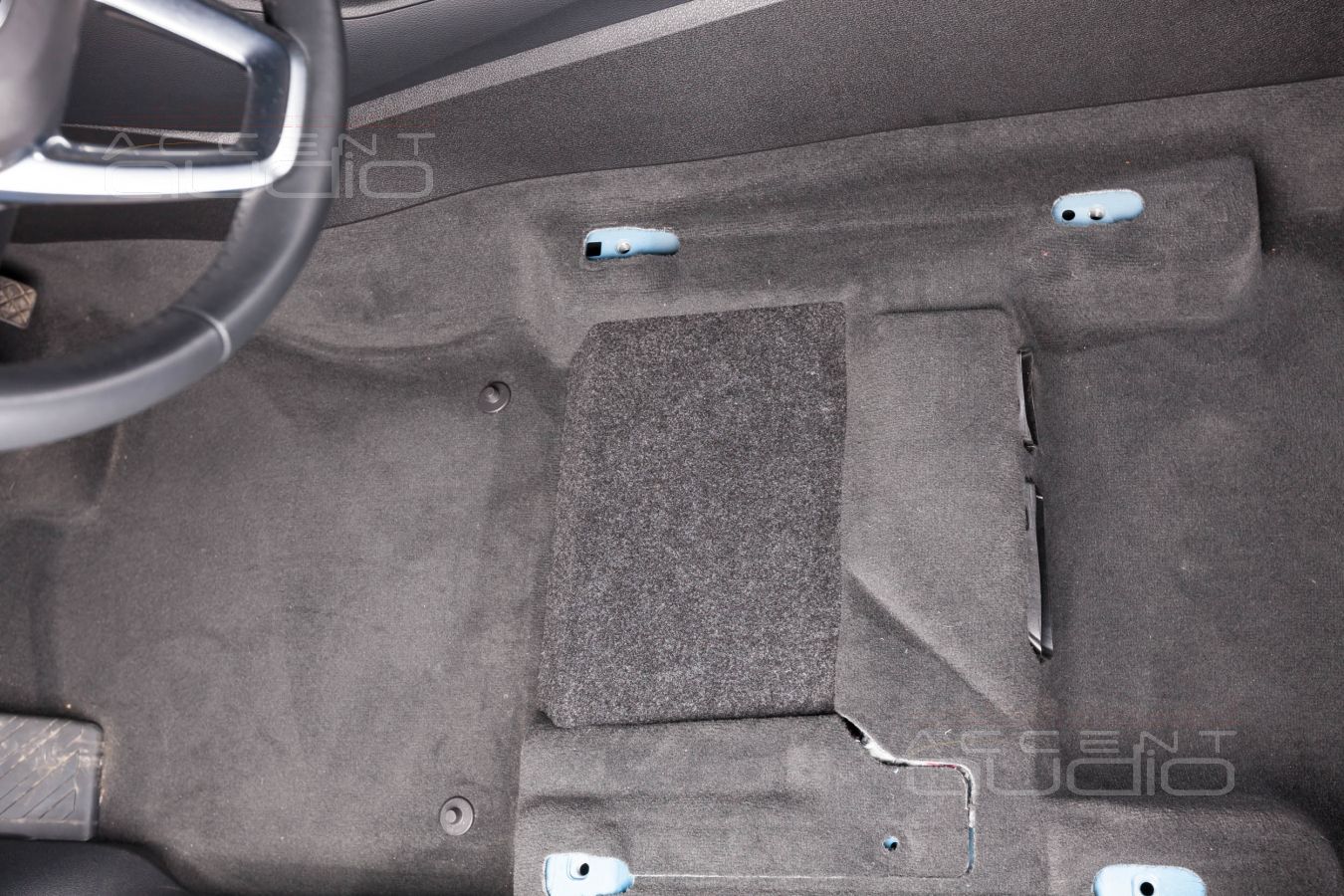 Установка усилителя Helix в новый Audi Q3