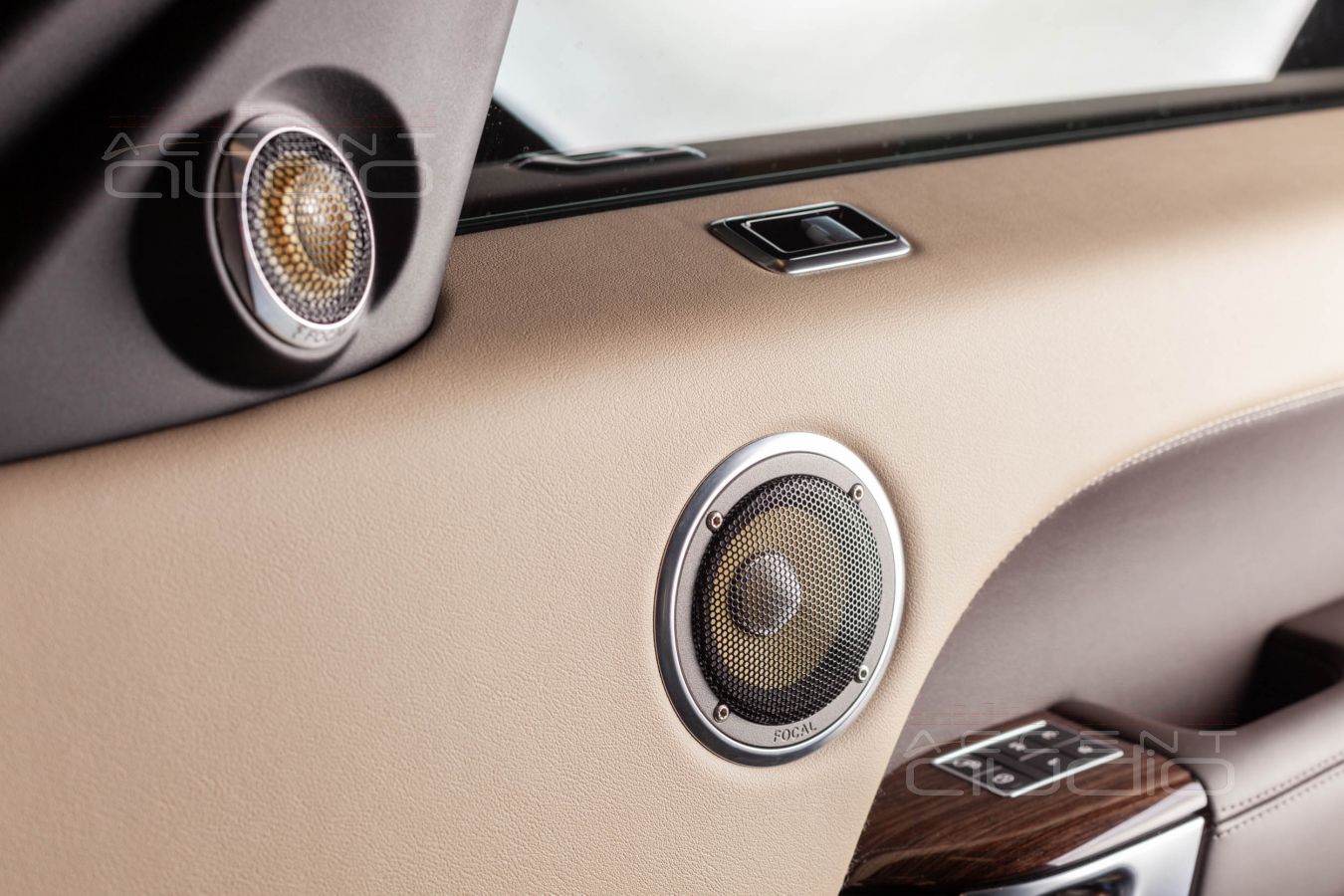 Вариация вторая: с сеточкакми. Установка СЧ и ВЧ излучателей Focal K2 Power в защищенном виде