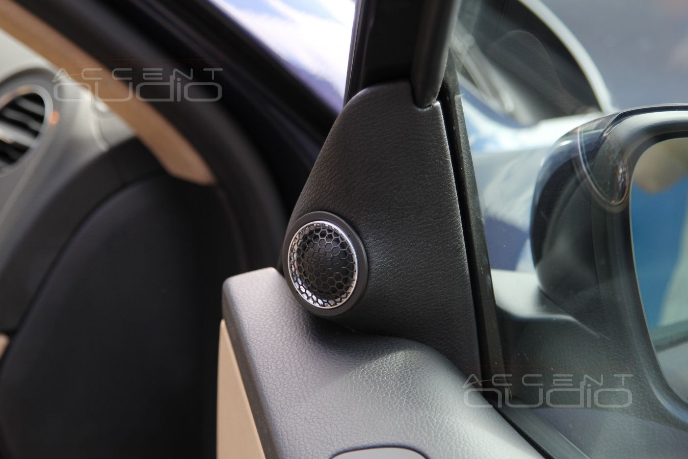 Сабвуфер стелс в Volkswagen Tiguan