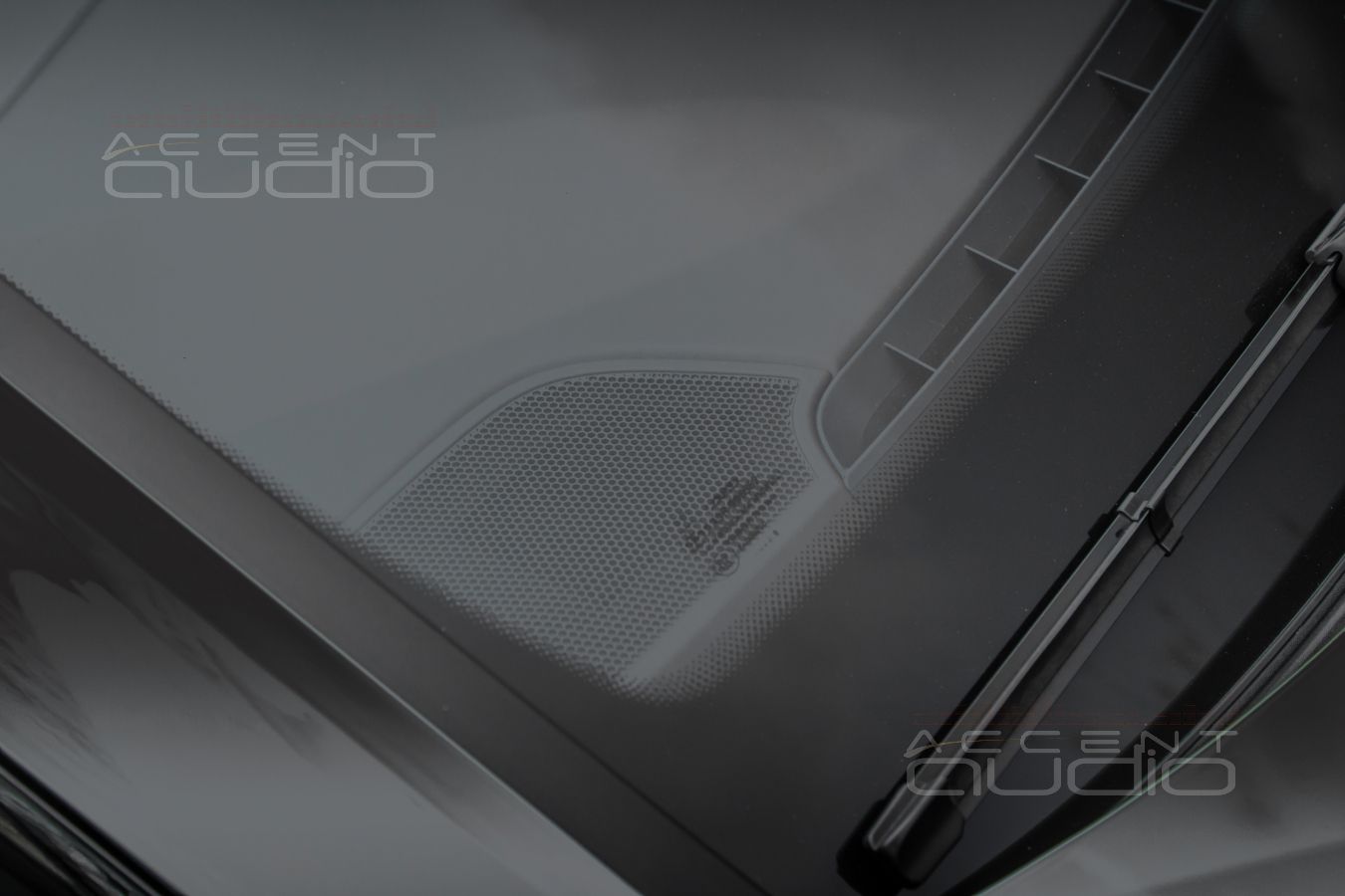 Монтаж среднечастотных динамиков в Porsche Panamera – штатно, но идеально